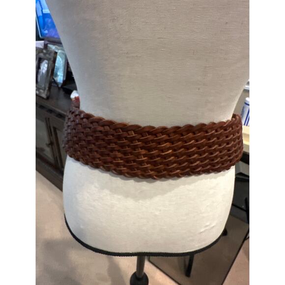 Womens Abercrombie & Fitch Brown Genuine Leather Woven Belt. Size Medium - Picture 2 of 4